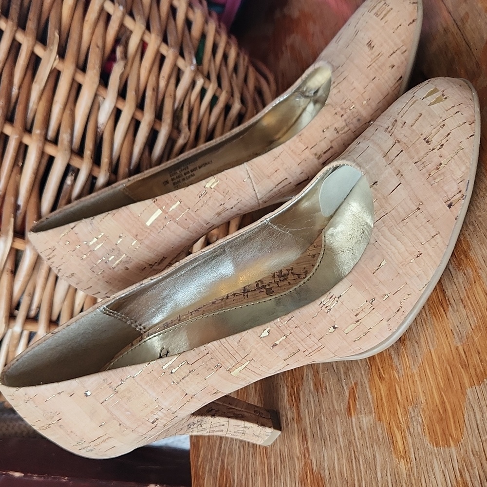 Sofft Eurosoft Pump Women’s Size 10‎ Tan Cork Upper Gold Fleck Accents